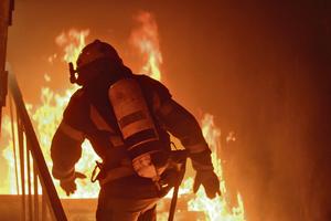 UŽAS U ZAGREBU: Veliki plamen zahvatio dve kuće, komšije u šoku: "Osetio sam SMRAD PALJEVINE"