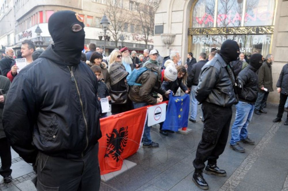 Protest zbog Kosova: Rampa i žica u Knez Mihailovoj