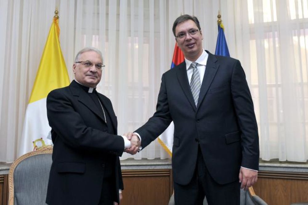 Papski nuncije Vučiću preneo poziv da poseti Vatikan