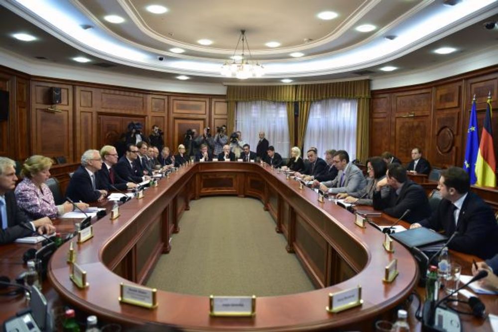 Vučić: Fiskalna konsolidacija uslov za investicije