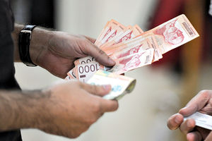 BLIŽE SE PREGOVORI O MINIMALCU Sindikati optimistično: Moguć rast od 2.500 dinara?