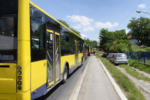 DRAMA NA ULICAMA GLAVNOG GRADA: Interventna upala u autobus na liniji 95 i izvela navijače!