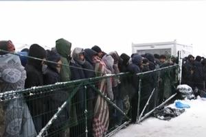 ŠEF IOM UPOZORAVA: BiH je pred humanitarnom katastrofom! Migranti su pod otvorenim nebom, 2.000 njih je po napuštenim zgradama!