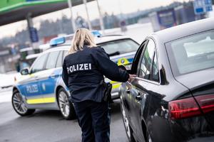 UZIMALI 200 EVRA PO OSOBI: Pali srpski taksisti u Beču zbog šverca migranata!