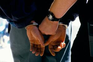 BRUTALNO PRETUKAO SUPRUGU U LOKALU NA NOVOM BEOGRADU: Hapšenje zbog nasilja u porodici! Muškarcu (43) određeno zadržavanje