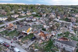 POTPUNA KATAKLIZMA U AMERICI! Tornado uništio kuće i odneo čak 5 života: Poginula četvoromesčna beba (FOTO/VIDEO)