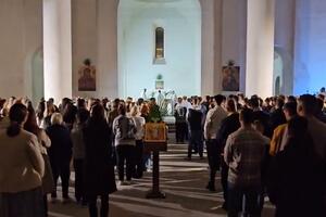 VASKRŠNJA LITURGIJA PRVI PUT NAKON RUŠENJA U SABORNOJ CRKVI U MOSTARU: Crkva očekuje vaskrsenje nakon stradanja!